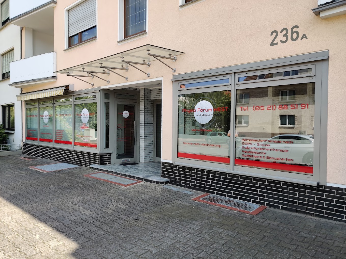 Eingang der Praxis Physio Forum WEST, Jöllenbecker Straße 236a